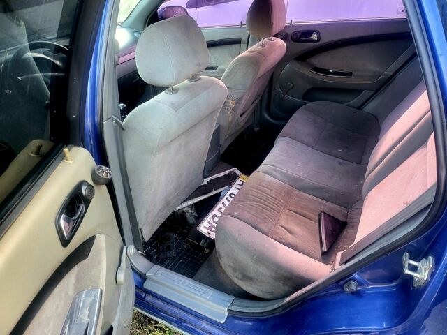 Синий Шевроле Лачетти, объемом двигателя 1.6 л и пробегом 320 тыс. км за 2100 $, фото 6 на Automoto.ua