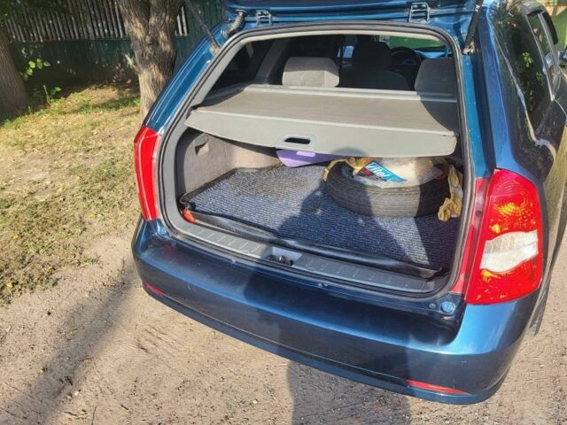 Синий Шевроле Лачетти, объемом двигателя 1.8 л и пробегом 228 тыс. км за 5500 $, фото 2 на Automoto.ua