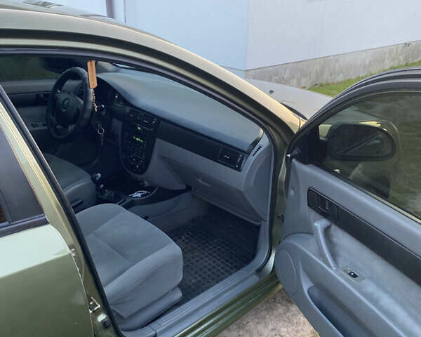 Зеленый Шевроле Лачетти, объемом двигателя 1.6 л и пробегом 350 тыс. км за 3700 $, фото 4 на Automoto.ua