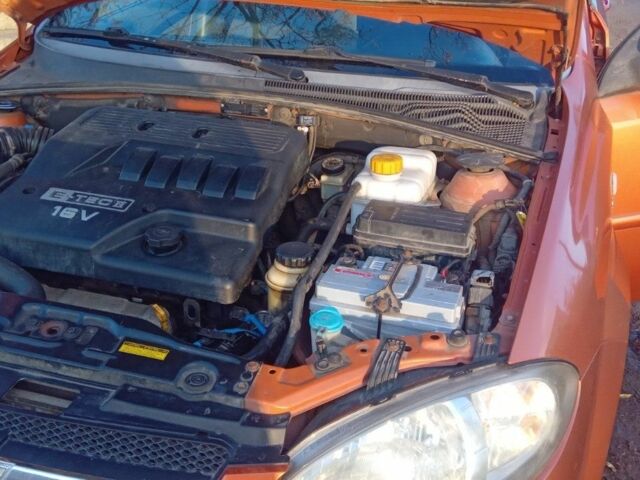 Оранжевый Шевроле Лачетти, объемом двигателя 1.6 л и пробегом 270 тыс. км за 3200 $, фото 2 на Automoto.ua