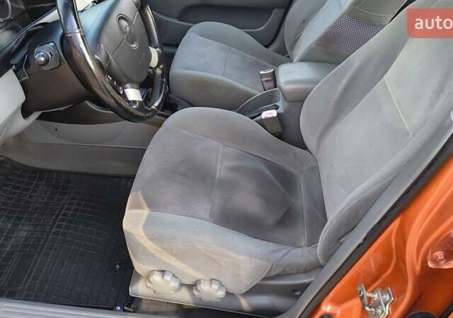Оранжевый Шевроле Лачетти, объемом двигателя 2 л и пробегом 272 тыс. км за 3400 $, фото 6 на Automoto.ua