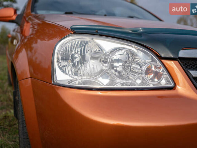 Оранжевый Шевроле Лачетти, объемом двигателя 1.8 л и пробегом 273 тыс. км за 3900 $, фото 2 на Automoto.ua