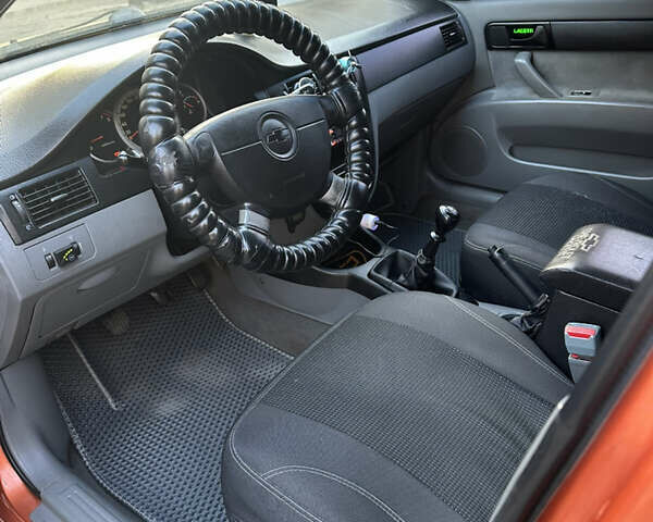 Помаранчевий Шевроле Лачетті, об'ємом двигуна 1.6 л та пробігом 375 тис. км за 4200 $, фото 6 на Automoto.ua