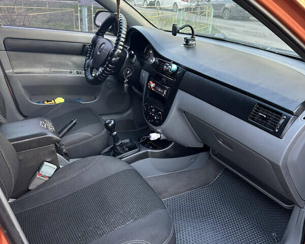 Помаранчевий Шевроле Лачетті, об'ємом двигуна 1.6 л та пробігом 375 тис. км за 4200 $, фото 11 на Automoto.ua