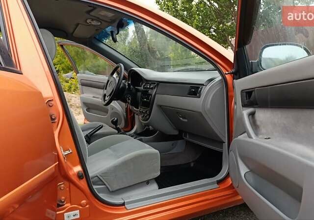 Оранжевый Шевроле Лачетти, объемом двигателя 1.6 л и пробегом 267 тыс. км за 3600 $, фото 6 на Automoto.ua