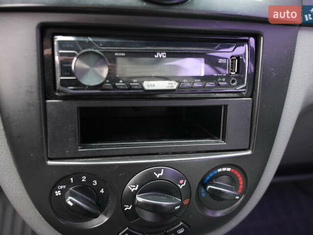 Оранжевый Шевроле Лачетти, объемом двигателя 1.8 л и пробегом 300 тыс. км за 3302 $, фото 22 на Automoto.ua