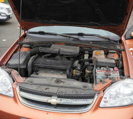 Оранжевый Шевроле Лачетти, объемом двигателя 1.8 л и пробегом 300 тыс. км за 3302 $, фото 6 на Automoto.ua