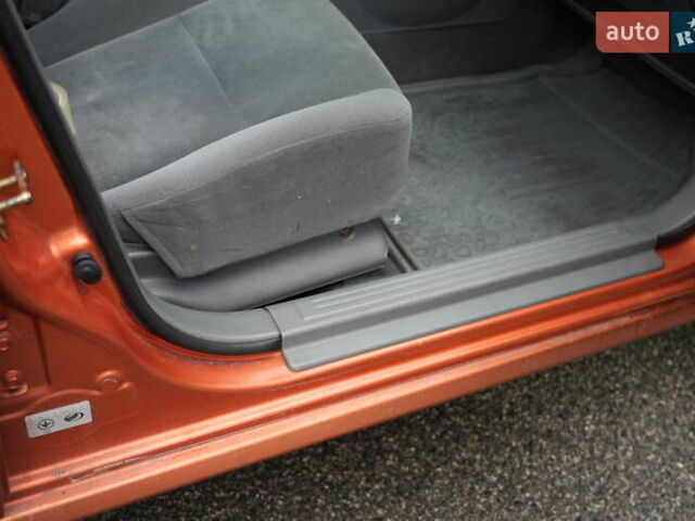 Оранжевый Шевроле Лачетти, объемом двигателя 1.8 л и пробегом 300 тыс. км за 3302 $, фото 2 на Automoto.ua