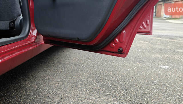 Красный Шевроле Ланос, объемом двигателя 1.5 л и пробегом 307 тыс. км за 2700 $, фото 5 на Automoto.ua