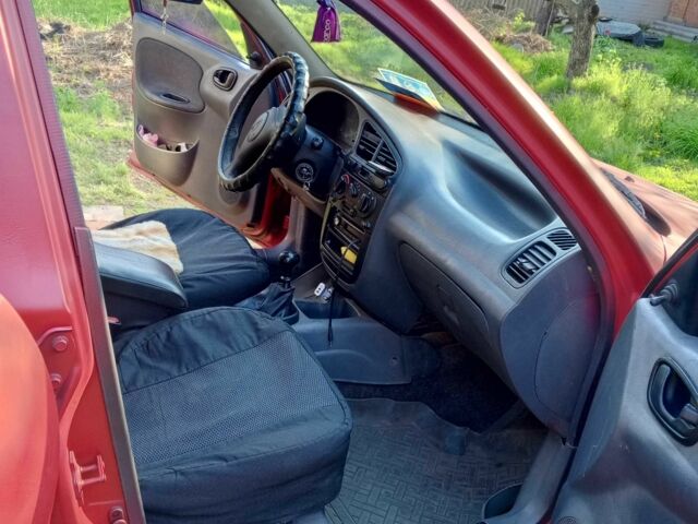 Красный Шевроле Ланос, объемом двигателя 1.5 л и пробегом 200 тыс. км за 1043 $, фото 3 на Automoto.ua