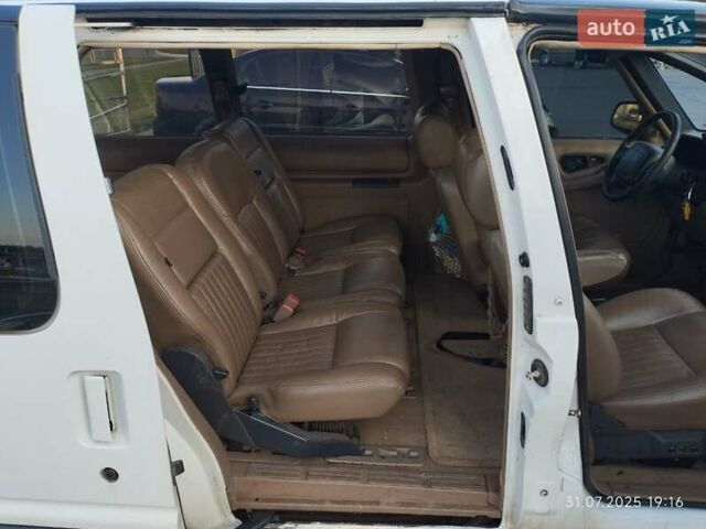 Белый Шевроле Люмина, объемом двигателя 3.1 л и пробегом 333 тыс. км за 2900 $, фото 1 на Automoto.ua