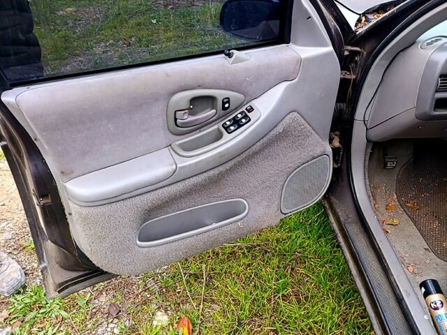 Белый Шевроле Люмина, объемом двигателя 2 л и пробегом 300 тыс. км за 3000 $, фото 2 на Automoto.ua