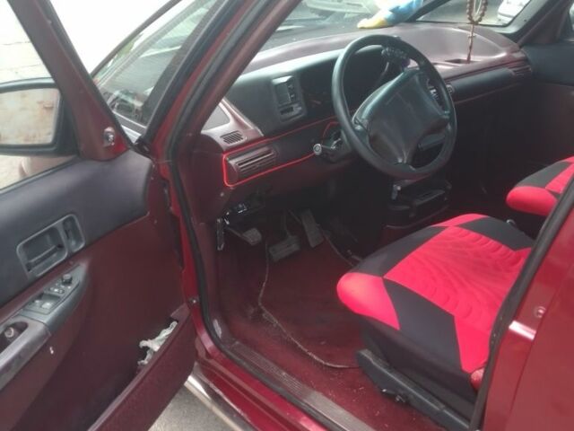 Красный Шевроле Люмина, объемом двигателя 3.1 л и пробегом 300 тыс. км за 2400 $, фото 4 на Automoto.ua