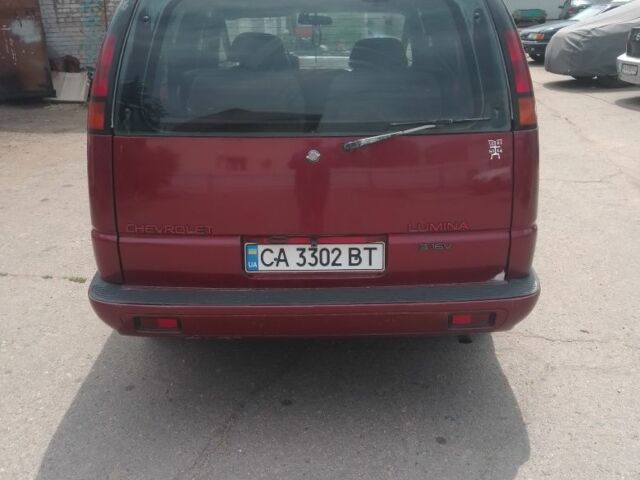 Красный Шевроле Люмина, объемом двигателя 3.1 л и пробегом 300 тыс. км за 2400 $, фото 2 на Automoto.ua