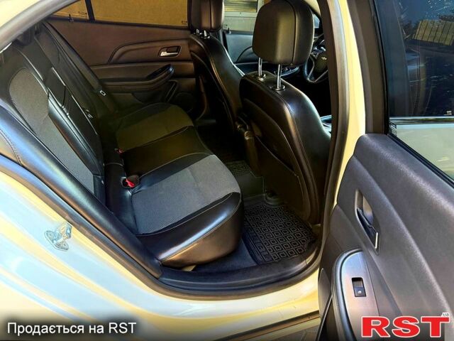 Белый Шевроле Малибу, объемом двигателя 2 л и пробегом 338 тыс. км за 8700 $, фото 6 на Automoto.ua