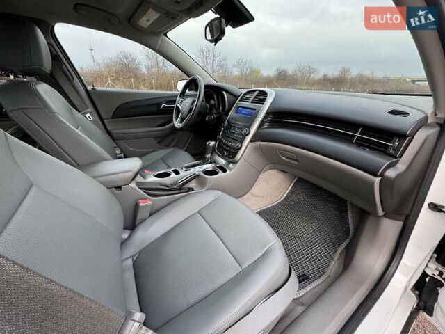 Белый Шевроле Малибу, объемом двигателя 2.5 л и пробегом 100 тыс. км за 10000 $, фото 17 на Automoto.ua