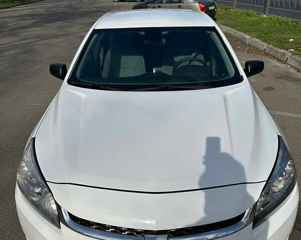 Шевроле Малибу 2014 в Ставище на Automoto.ua Белый Шевроле Малибу, объемом двигателя 2.46 л и пробегом 166 тыс. км за 7700 $, фото 3 на Automoto.ua