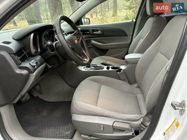 Белый Шевроле Малибу, объемом двигателя 2.46 л и пробегом 167 тыс. км за 8500 $, фото 7 на Automoto.ua