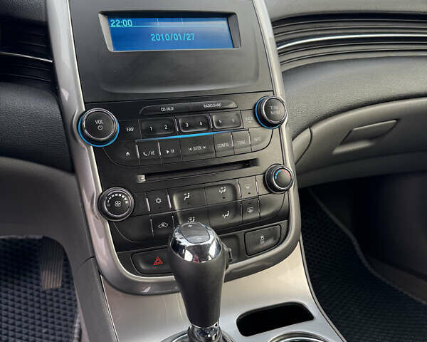 Белый Шевроле Малибу, объемом двигателя 2.5 л и пробегом 100 тыс. км за 10000 $, фото 28 на Automoto.ua