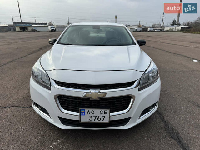 Белый Шевроле Малибу, объемом двигателя 2.5 л и пробегом 100 тыс. км за 10000 $, фото 1 на Automoto.ua