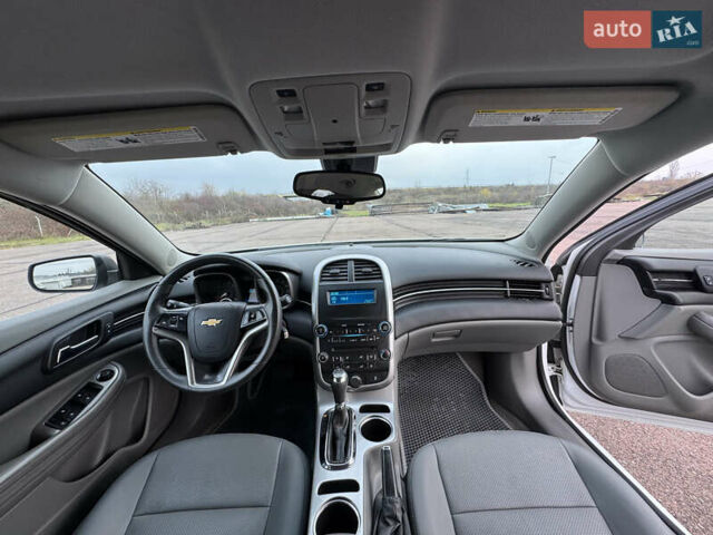 Белый Шевроле Малибу, объемом двигателя 2.5 л и пробегом 100 тыс. км за 10000 $, фото 45 на Automoto.ua