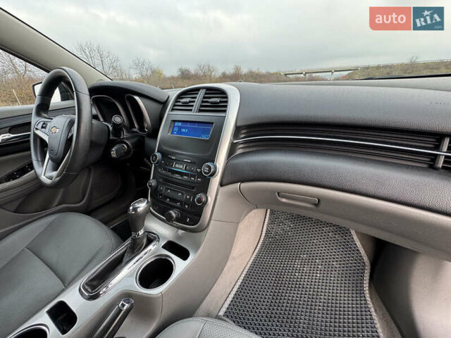 Белый Шевроле Малибу, объемом двигателя 2.5 л и пробегом 100 тыс. км за 10000 $, фото 18 на Automoto.ua