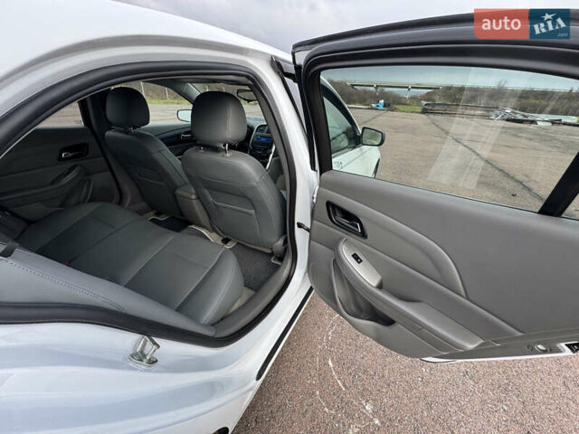 Белый Шевроле Малибу, объемом двигателя 2.5 л и пробегом 100 тыс. км за 10000 $, фото 19 на Automoto.ua