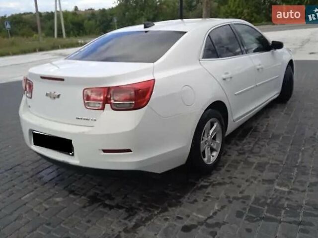 Белый Шевроле Малибу, объемом двигателя 2.5 л и пробегом 180 тыс. км за 8000 $, фото 1 на Automoto.ua