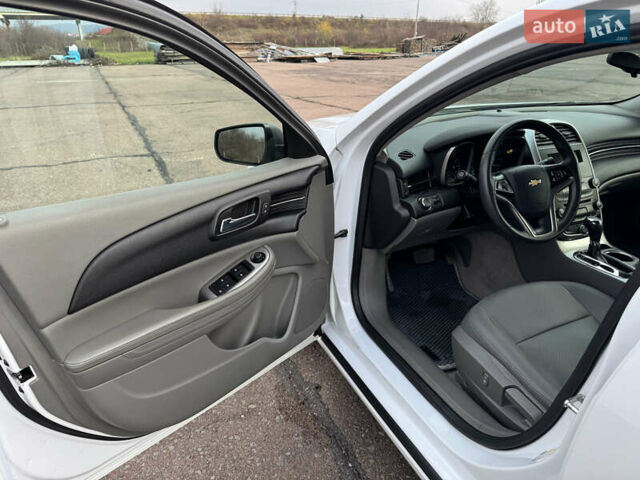 Белый Шевроле Малибу, объемом двигателя 2.5 л и пробегом 100 тыс. км за 10000 $, фото 12 на Automoto.ua