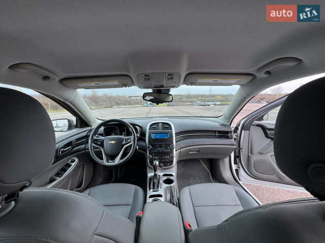 Белый Шевроле Малибу, объемом двигателя 2.5 л и пробегом 100 тыс. км за 10000 $, фото 46 на Automoto.ua