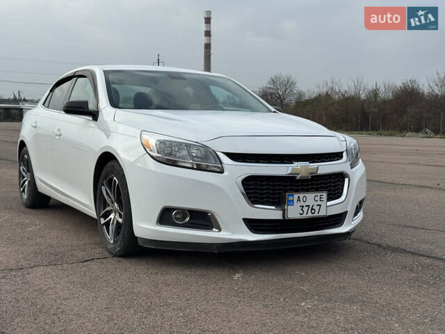 Белый Шевроле Малибу, объемом двигателя 2.5 л и пробегом 100 тыс. км за 10000 $, фото 4 на Automoto.ua