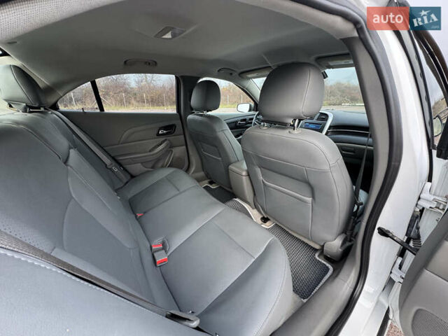 Белый Шевроле Малибу, объемом двигателя 2.5 л и пробегом 100 тыс. км за 10000 $, фото 20 на Automoto.ua