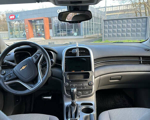 Шевроле Малибу 2014 в Ставище на Automoto.ua Белый Шевроле Малибу, объемом двигателя 2.46 л и пробегом 166 тыс. км за 7700 $, фото 8 на Automoto.ua
