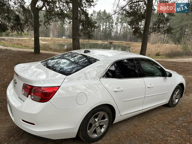Белый Шевроле Малибу, объемом двигателя 2.46 л и пробегом 167 тыс. км за 8500 $, фото 24 на Automoto.ua