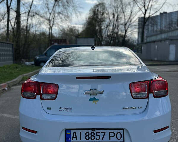 Шевроле Малибу 2014 в Ставище на Automoto.ua Белый Шевроле Малибу, объемом двигателя 2.46 л и пробегом 166 тыс. км за 7700 $, фото 4 на Automoto.ua