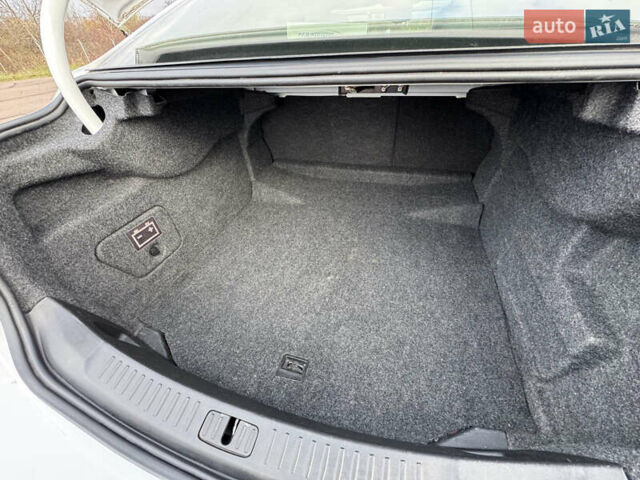 Белый Шевроле Малибу, объемом двигателя 2.5 л и пробегом 100 тыс. км за 10000 $, фото 40 на Automoto.ua