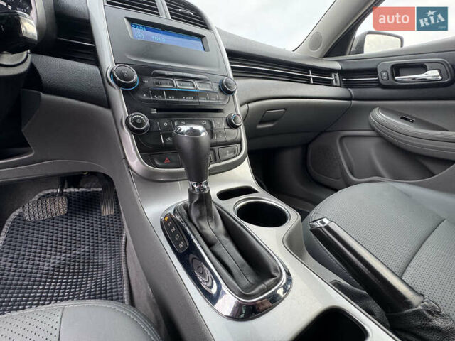 Белый Шевроле Малибу, объемом двигателя 2.5 л и пробегом 100 тыс. км за 10000 $, фото 21 на Automoto.ua