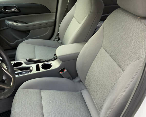 Шевроле Малибу 2014 в Ставище на Automoto.ua Белый Шевроле Малибу, объемом двигателя 2.46 л и пробегом 166 тыс. км за 7700 $, фото 19 на Automoto.ua