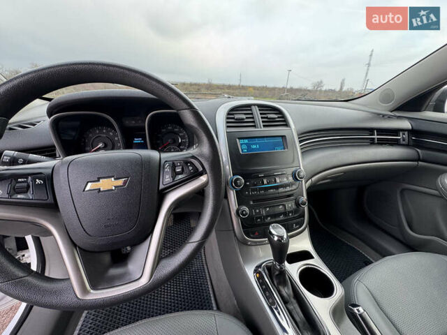 Белый Шевроле Малибу, объемом двигателя 2.5 л и пробегом 100 тыс. км за 10000 $, фото 27 на Automoto.ua