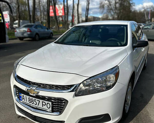 Шевроле Малибу 2014 в Ставище на Automoto.ua Белый Шевроле Малибу, объемом двигателя 2.46 л и пробегом 166 тыс. км за 7700 $, фото 2 на Automoto.ua