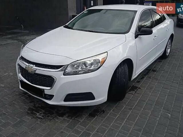 Белый Шевроле Малибу, объемом двигателя 2.5 л и пробегом 180 тыс. км за 8000 $, фото 2 на Automoto.ua