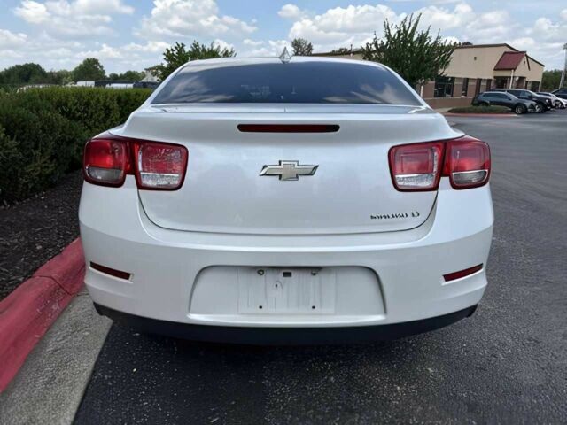 Белый Шевроле Малибу, объемом двигателя 2.5 л и пробегом 75 тыс. км за 7000 $, фото 4 на Automoto.ua