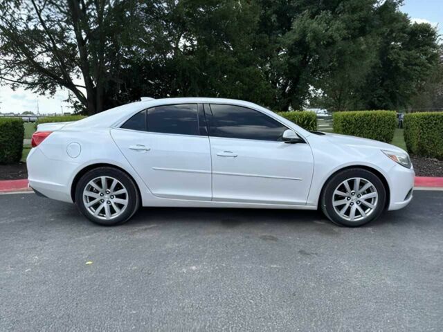 Белый Шевроле Малибу, объемом двигателя 2.5 л и пробегом 75 тыс. км за 7000 $, фото 5 на Automoto.ua