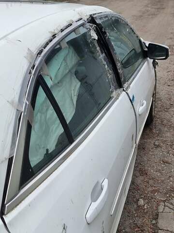 Белый Шевроле Малибу, объемом двигателя 2.5 л и пробегом 115 тыс. км за 5500 $, фото 2 на Automoto.ua