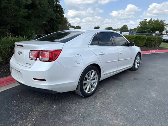 Белый Шевроле Малибу, объемом двигателя 2.5 л и пробегом 75 тыс. км за 7000 $, фото 2 на Automoto.ua