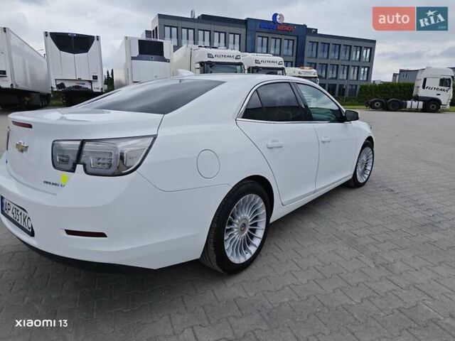 Белый Шевроле Малибу, объемом двигателя 2.46 л и пробегом 150 тыс. км за 10500 $, фото 5 на Automoto.ua