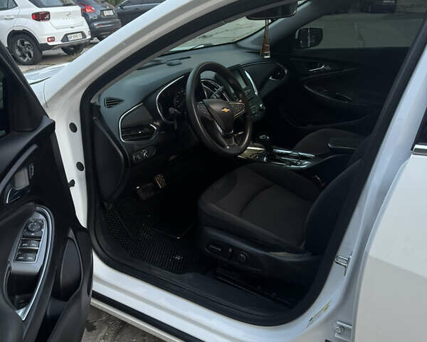 Белый Шевроле Малибу, объемом двигателя 1.5 л и пробегом 138 тыс. км за 10100 $, фото 6 на Automoto.ua