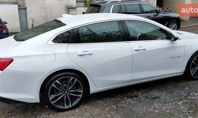 Белый Шевроле Малибу, объемом двигателя 1.8 л и пробегом 250 тыс. км за 10500 $, фото 3 на Automoto.ua