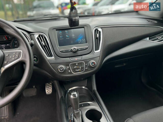 Белый Шевроле Малибу, объемом двигателя 1.5 л и пробегом 133 тыс. км за 11000 $, фото 13 на Automoto.ua