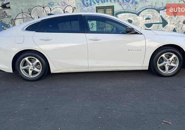 Белый Шевроле Малибу, объемом двигателя 1.5 л и пробегом 188 тыс. км за 10000 $, фото 3 на Automoto.ua